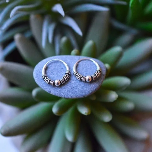 🎉 NEW‼️ STERLING SILVER BALI BALL SLEEPER EARRINGS ‼️ - Picture 1 of 5